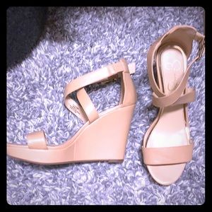 Jessica Simpson tan / nude Wedges
